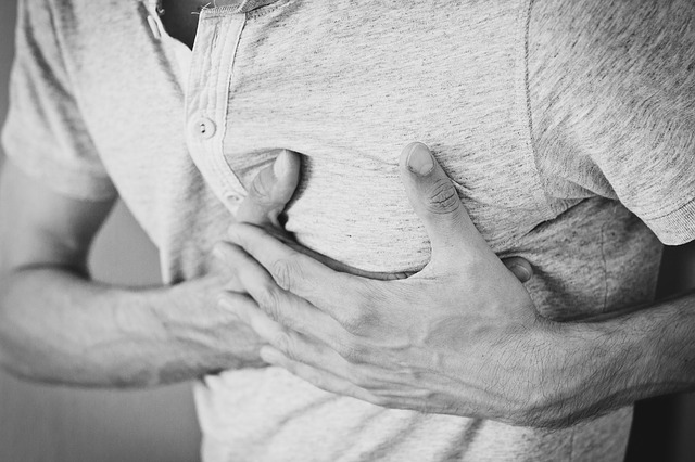 ból w klatce piersiowej