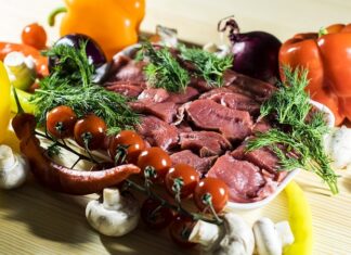 Co dodać do farszu mięsnego na pierogi?