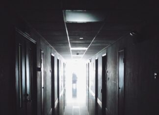 Jak awaryjnie otworzyć bramę?