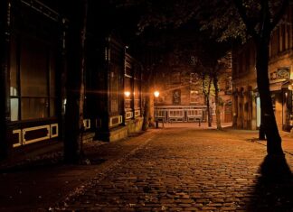 Jak zrobić kostki lodu bez foremek?