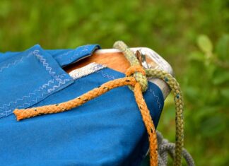 Czy można jechać z otwartą klapa?