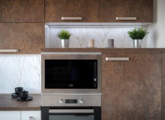 Jak lodówka robi lód? Jak lodówka robi lód?